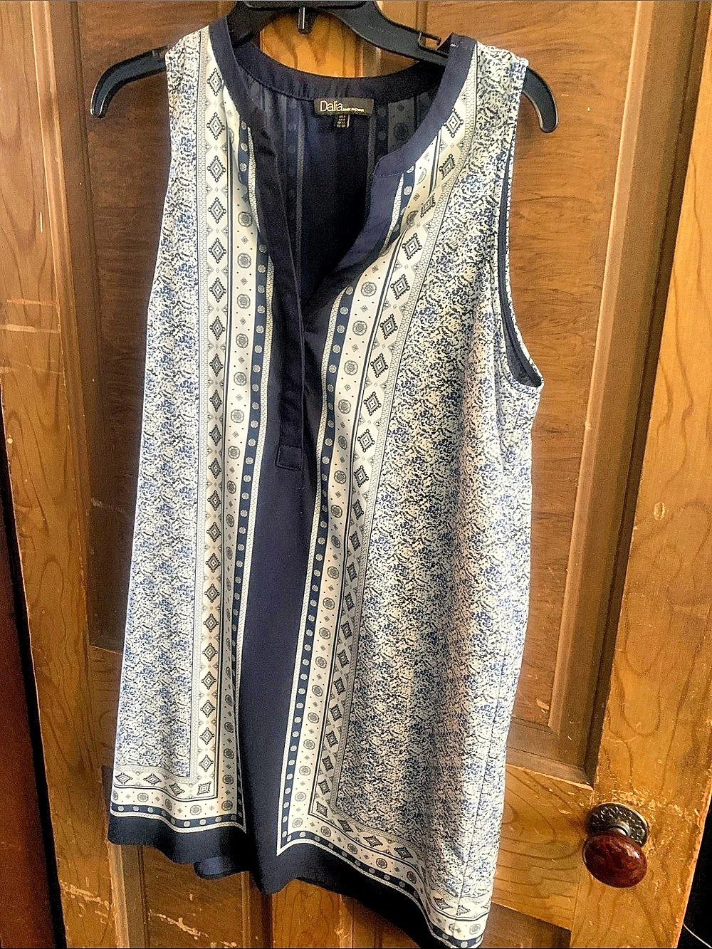 Dalia Printed Sleeveless Top in Blue & White Size XL (16) Like New